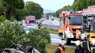 Ein Bild des Grauens: der Unfall auf der B 44 am 20. Juli 2019.