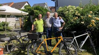Die drei Mannheimer Hans Reiss (v. l.), Konrad Friedmann und Wolfgang Klump sind seit einigen Tagen mit dem Fahrrad unterwegs zum Nordkap.