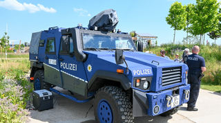 Mit Spezialfahrzeugen wie diesem rückt die Polizei in besonders gefährlichen Lagen an.