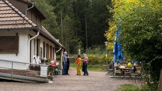 Die Dahner Hütte „Im Schneiderfeld“ steht im Mittelpunkt eines Rechtsstreits: Ein Autofahrer hat sich hier die Ölwanne aufgerissen.