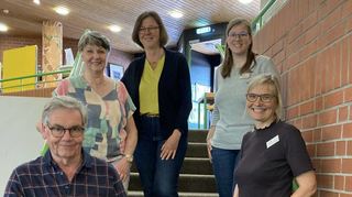 Der Vorstand des Bücherei-Fördervereins um Dieter Eckert (l.) freut sich auf das Familienfest am Samstag.