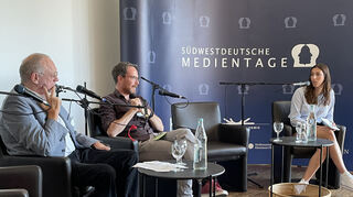 Diskussion über Wahrheiten und Halbwahrheiten: Moderatorin Vanessa Schmidt und ihr „MM“-Kollege Marco Pecht mit Andreas Valentin (l.).