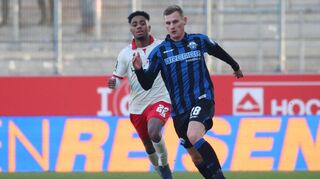 Die Farben stimmen schon einmal: Jonas Carls (hier im Test gegen Essen) im Trikot des SC Paderborn.