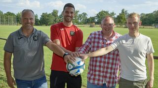Jürgen Hofmann (v.l.), Sebastian Steffan, Trainer Tobias Kleiner und Pablo Keller wollen beim TV Lampertheim etwas bewegen.