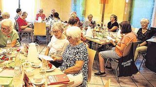 Wie immer haben die Frauen auch beim Abschiedsfrühstück lautstark und fröhlich miteinander gesungen.