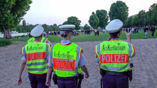 Immer wieder müssen auf der Neckarwiese in Heidelberg Einsatzkräfte des Anti-Konflikt-Teams der Polizei eingesetzt werden.