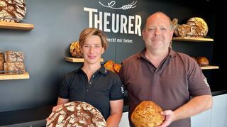 Elke und Markus Sigle, Inhaber der Bäckerei Theurer aus Ludwigshafen, haben in Heddesheim die 33. Filiale eröffnet.