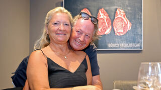 Sie sind überglücklich hier noch Plätze bekommen zu haben: Katharina Jacobs (demnächst Lang - sie heiraten in ein paar Tagen!!!) und Hanne Lang.