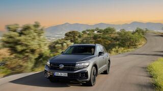 mid Groß-Gerau - Der VW Touareg R eHybrid kommt als leistungsstarker Plug-in-Hybrid.