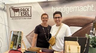 Susanne Fischer und Christine Apro von "Packesel" aus dem Odenwald.