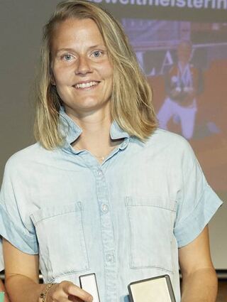 Für herausragende Leistungen bekommt Lisa Rauch die Sportplakette.
