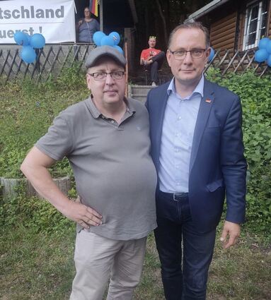 Pfälzisches AfD-Mitglied Andreas (l.) Mansky mit Tino Chrupalla.