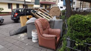 Illegale Sperrmüllberge sind im Ludwigshafener Stadtteil Hemshof keine Seltenheit. Nun soll den Bürgern mehr Verantwortungsgefühl eingebläut werden.