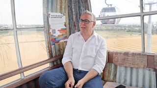 SPD-Kandidat Thorsten Riehle beim Interview in der Buga-Seilbahn.