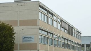 Die umstrittene Lehrerin, die nicht mehr an der Schule in den Weschnitzauen unterrichtet, war zuvor in Kelkheim tätig. Von dort hatten Eltern einen Brief geschickt.