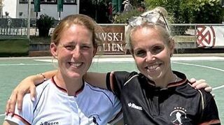 Sarah Wagner (li.) und Lydia Bechtold-Haase im Nationaltrikot.