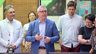 Stefan Fulst-Blei (v.l.), Lena Kamrad und Thorsten Riehle von der SPD mit den Grünen Nils-Olof Born und Sophia Dittes bei der Präsentation gemeinsamer Eckpunkte. Für hagelt es von FDP und Mannheimer Liste scharfe Kritik.