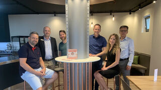 Freuen sich auf die Eröffnung (v.l.): Zweiter Vorsitzender des Fördervereins Jan Lauterbach, Christian Brand von der Volksbank, Pfarrer Kieren Jäschke, Vorsitzender Patrick Minkus, Natalia Hammer und Michael Hoffmann von der Volksbank.