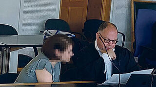 Die Angeklagte Tanja H. mit ihrem Verteidiger Matthias Klein beim Prozessauftakt vor dem Frankenthaler Landgericht.