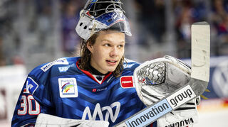 Arno Tiefensee von den Adler Mannheim nach dem Spiel zwischen den Adler Mannheim gegen Red Bull München am 01.11.2022 in Mannheim, Deutschland. Adler Mannheim vs. EHC Red Bull Muenchen, DEL Eishockey Adler Mannheim 22/23