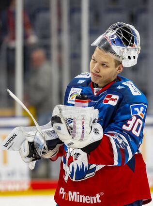 Torhüter Arno Tiefensee hat sich mit starken Leistungen bei den Adlern Mannheim in den Fokus der NHL gespielt.