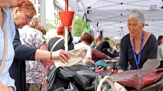 Für jeden Geschmack und für einen guten Zweck: Handtaschen bei der Aktion zugunsten von Amalie.