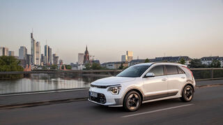 mid Groß-Gerau - Neben der Top-Variante kommt der Kia Niro EV nun auch als Basis-Version "Vision" in den Handel.
