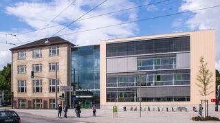 Die Hochschule Mannheim am Neckarauer Übergang