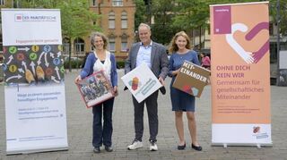 Stellen die neuen Ideen vor, mit denen Freiwillige zum Engagement gewonnen werden sollen (v.l.): Annette Woithon, OB Eckart Würzner und Birgit Stamm.