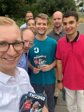 Das gehört mittlerweile dazu: Ein Selfie von Team Specht für die Sozialen Medien kurz nach dem Haustürwahlkampf.