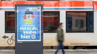 Elf Millionen Menschen haben ein Deutschlandticket gekauft.