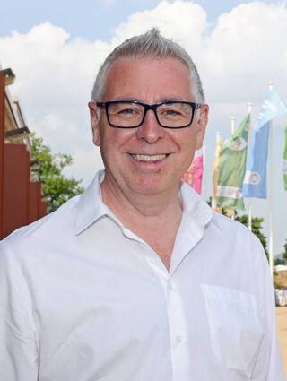 Mannheim. BUGA/Seilbahn. Interview mit Thorsten Riehle in Hinblick auf die Stichwahl zum Oberbürgermeister.

Im Bild: MM-Redakteur Steffen Mack im Gespräch mit OB-Kandidat Thorsten Riehle (SPD) auf dem BUGA23-Gelände in Mannheim.
