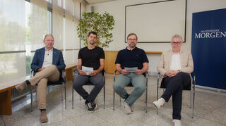 Sechs Antworten auf sechs Fragen: Die beiden Kandidaten Christian Specht (l.) und Thorsten Riehle (r.) mit den Moderatoren und Leitern der Lokalredaktion, Florian Karlein (2.v.l.) und Timo Schmidhuber.