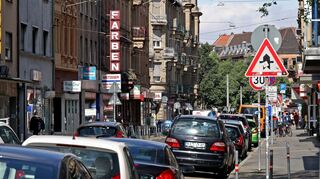Die Mittelstraße in der Neckarstadt-West: Im Vergleich zu anderen Stadtteilen sind hier relativ wenig Wahlplakate zu sehen.