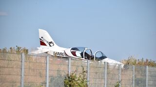 Das Kleinflugzeug kam erst an einer Böschung zum Stehen .