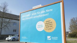 Im Frühjahr 2021 hat das Unternehmen Deutsche Glasfaser in Bürstadt mit großen Plakaten für sich geworben – und Tausende Bürger überzeugen können.
