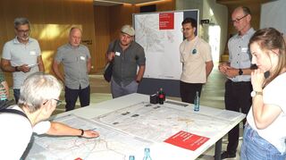 Diskussionsrunde zum Radroutennetz. Auch zu den Themen Fußgänger, ÖPNV und Kfz-Verkehr machten sich die Teilnehmenden Gedanken.