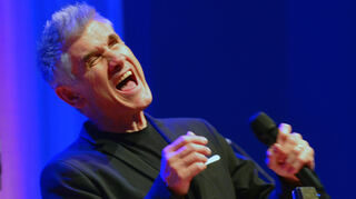 Begnadeter Entertainer: Curtis Stigers im Rosengarten.