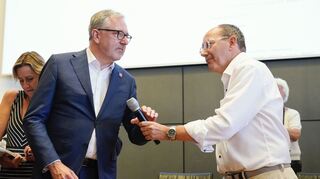 Noch-Oberbürgermeister Peter Kurz (links) und sein Nachfolger Christian Specht.