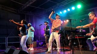 Die Mannheimer Partyband Amokoma ist am Samstagabend auf der Bühne des Dorfplatzfestes in Heddesheim live zu erleben.
