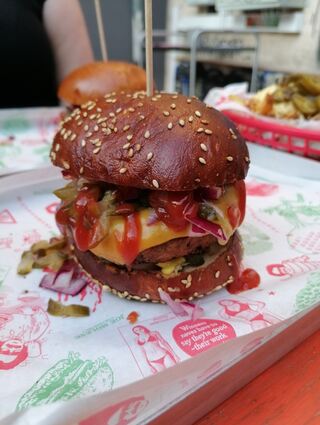 Ja, der ist wirklich vegan: The 99er bei Joe Molese in der Mannheimer Neckarstadt.