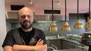 Bei Joe Molese in Mannheim-Neckarstadt gibt's nur noch vegane Burger. Wen das stört, für den findet Inhaber Marco Panzini deutliche Worte.