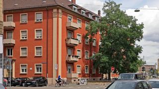 Die Käfertaler Straße 95 heute: An Autos herrscht kein Mangel.