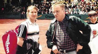 Am 8. Mai 1997 trafen sich die ehemaligen Trainingskollegen wieder: Steffi Graf und Roland Bode.