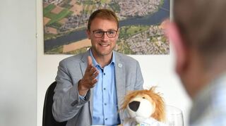 Edingen-Neckarhausens Bürgermeister Florian König stellt sich den Fragen von „MM“-Redakteur Hans-Jürgen Emmerich.