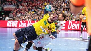 Gefürchtetes Durchsetzungsvermögen: Löwen-Kreisläufer Jannik Kohlbacher ist kaum zu halten, wenn er mal in Ballbesitz ist.