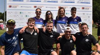 Die Hessenliga-Mannschaften des TSV Amicitia feierten nach dem letzten Rennen den Aufstieg der Herren und den Klassenerhalt der Damen.