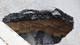 So sieht das Loch in E6 in Mannheim aus.