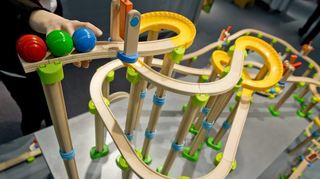 Eine Kugelbahn von Haba auf der Nürnberger Spielwarenmesse.