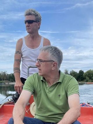 Ursachenforschung: Bürgermeister Uwe Grempels (vorne) und Roger Erb.